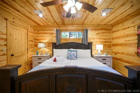 Bedroom - 81 Bent Pine Trl, Broken Bow, OK 74728 photo 3 of 3