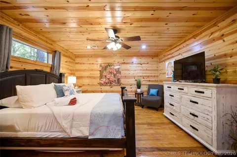 Bedroom - 81 Bent Pine Trl, Broken Bow, OK 74728 photo 1 of 3