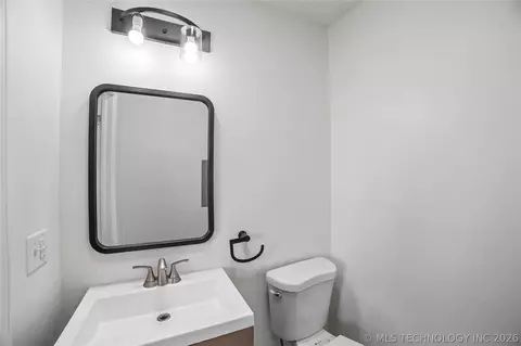 Bath - 11863 E 62nd St, Broken Arrow, OK 74012 photo 1 of 3
