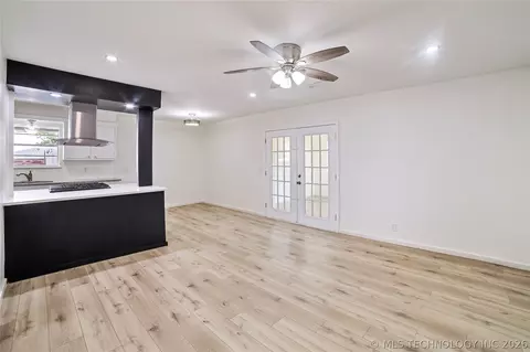 Living - 11863 E 62nd St, Broken Arrow, OK 74012 photo 2 of 4