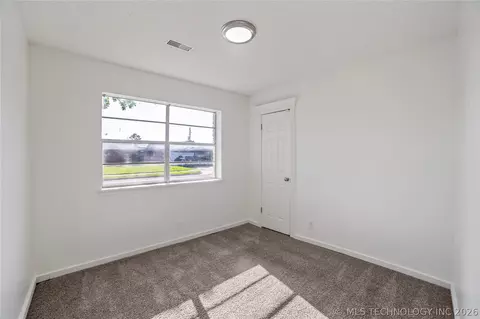 Bedroom - 11863 E 62nd St, Broken Arrow, OK 74012 photo 2 of 4