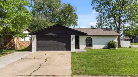11863 E 62nd St, Broken Arrow, OK 74012