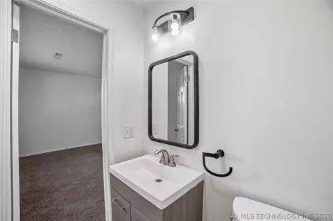 Bath - 11863 E 62nd St, Broken Arrow, OK 74012 photo 2 of 3