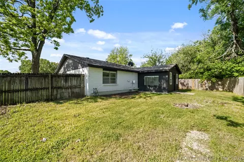 Exterior - 11863 E 62nd St, Broken Arrow, OK 74012 photo 3 of 3