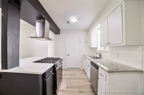 Kitchen - 11863 E 62nd St, Broken Arrow, OK 74012 photo 1 of 3