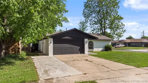 Exterior - 11863 E 62nd St, Broken Arrow, OK 74012 photo 2 of 3