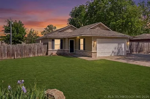 705 N Carlsbad St, Owasso, OK 74055