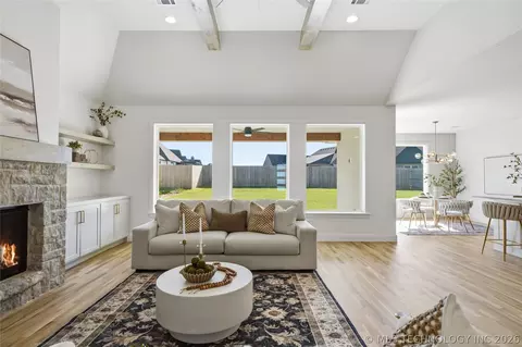 Living - 13645 S 20th Pl E, Bixby, OK 74008 photo 4 of 6