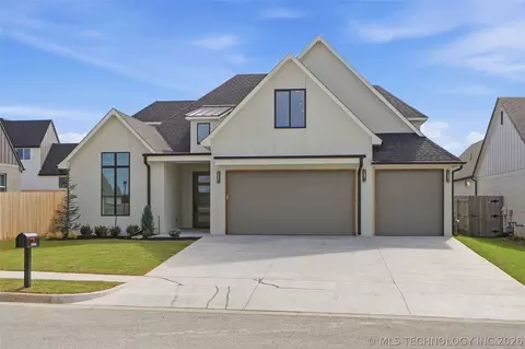 Exterior - 13645 S 20th Pl E, Bixby, OK 74008 photo 4 of 5