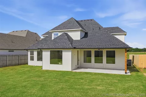 Exterior - 13645 S 20th Pl E, Bixby, OK 74008 photo 2 of 5