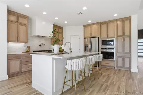Kitchen - 13645 S 20th Pl E, Bixby, OK 74008 photo 4 of 5