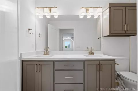 Bath - 13645 S 20th Pl E, Bixby, OK 74008 photo 6 of 7