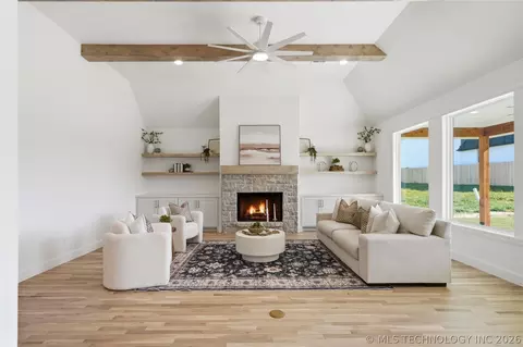 Living - 13645 S 20th Pl E, Bixby, OK 74008 photo 3 of 6