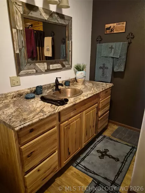 Bath - 105897 S 4170, Checotah, OK 74426 photo 3 of 5