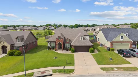 3202 Stonewall Dr, Bartlesville, OK 74006