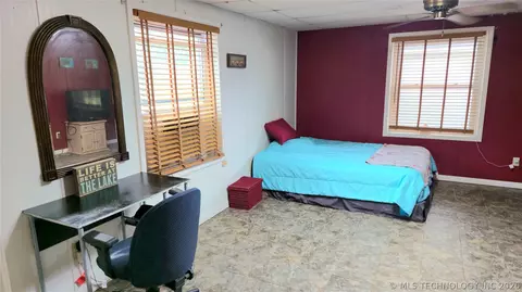 Bedroom - 417566 E 1140 Rd, Checotah, OK 74426 photo 3 of 14