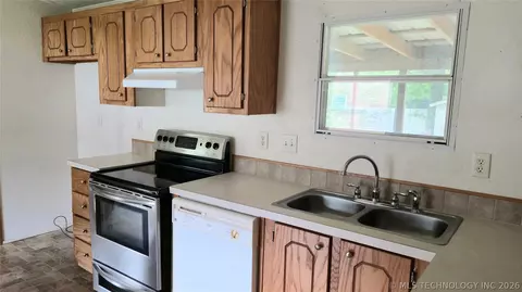 Kitchen - 417566 E 1140 Rd, Checotah, OK 74426 photo 1 of 8