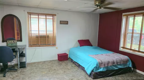 Bedroom - 417566 E 1140 Rd, Checotah, OK 74426 photo 4 of 14