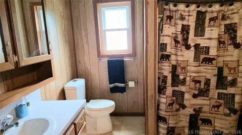 Bath - 417566 E 1140 Rd, Checotah, OK 74426 photo 1 of 8