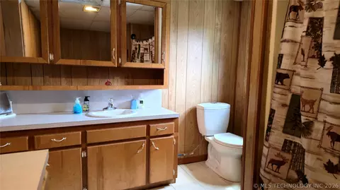 Bath - 417566 E 1140 Rd, Checotah, OK 74426 photo 3 of 8