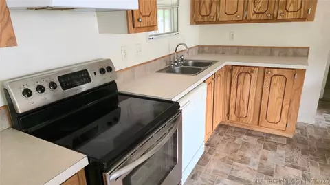 Kitchen - 417566 E 1140 Rd, Checotah, OK 74426 photo 8 of 8