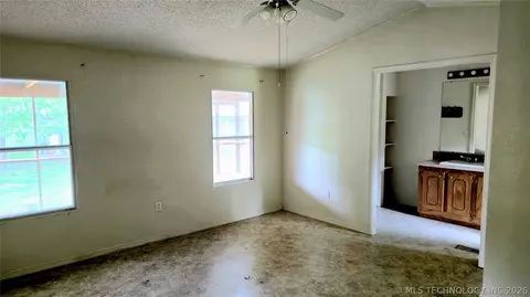 Bedroom - 417566 E 1140 Rd, Checotah, OK 74426 photo 9 of 14