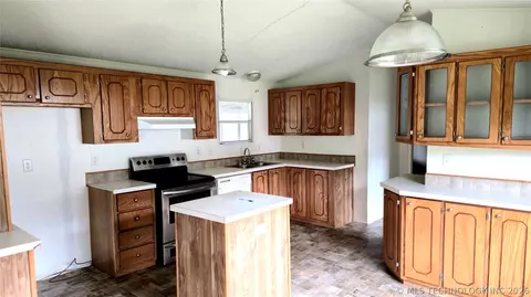 Kitchen - 417566 E 1140 Rd, Checotah, OK 74426 photo 6 of 8