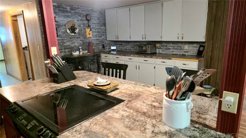 Kitchen - 417566 E 1140 Rd, Checotah, OK 74426 photo 3 of 8