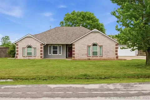 25406 S Valley Dr, Claremore, OK 74019