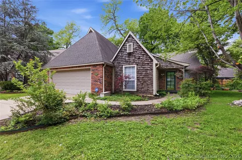 5516 S Delaware Ct, Tulsa, OK 74105