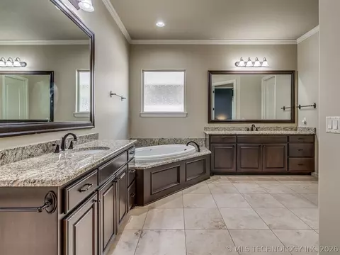 Bath - 5902 E 110th Pl, Tulsa, OK 74137 photo 2 of 16