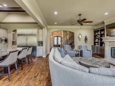 Living - 5902 E 110th Pl, Tulsa, OK 74137 photo 4 of 7