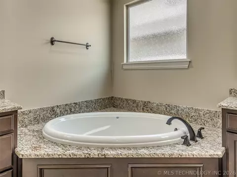 Bath - 5902 E 110th Pl, Tulsa, OK 74137 photo 6 of 16