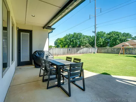 Exterior - 5902 E 110th Pl, Tulsa, OK 74137 photo 5 of 10