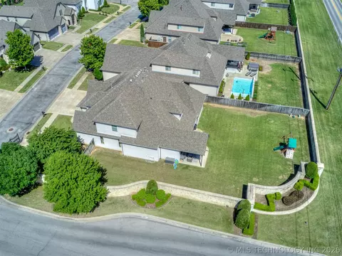 View/Area - 5902 E 110th Pl, Tulsa, OK 74137 photo 3 of 7