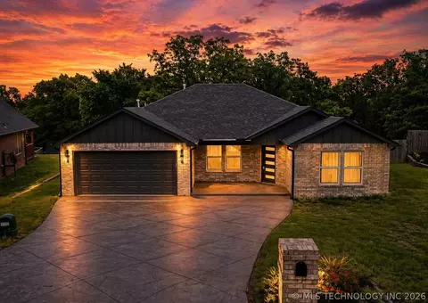 4001 S Rolling Oaks Dr, Tulsa, OK 74107