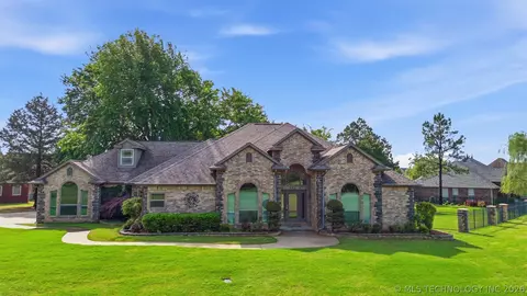 102 Cambridge Rd, Fort Gibson, OK 74434