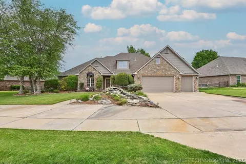 1504 W Plymouth Cir, Broken Arrow, OK 74012
