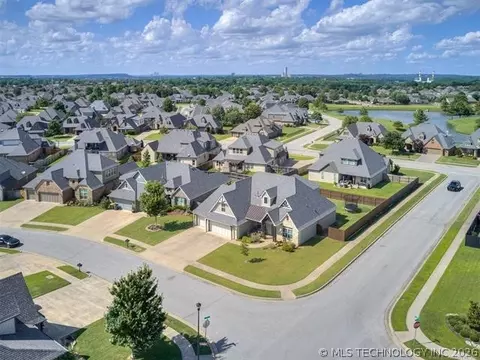 201 W 128th Pl S, Jenks, OK 74037