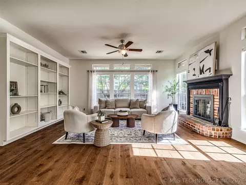 Living - 8535 E 82nd St, Tulsa, OK 74133 photo 2 of 4