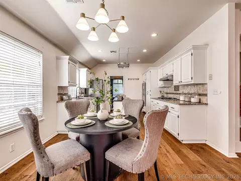 Dining - 8535 E 82nd St, Tulsa, OK 74133 photo 2 of 4