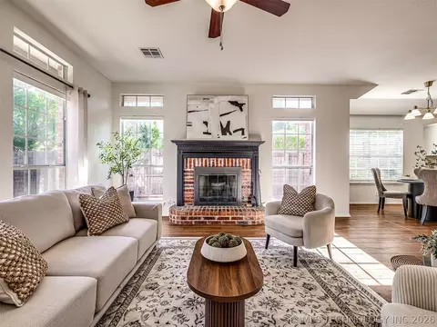 Living - 8535 E 82nd St, Tulsa, OK 74133 photo 3 of 4
