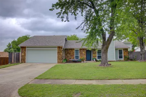 211 W 114th Ct S, Jenks, OK 74037