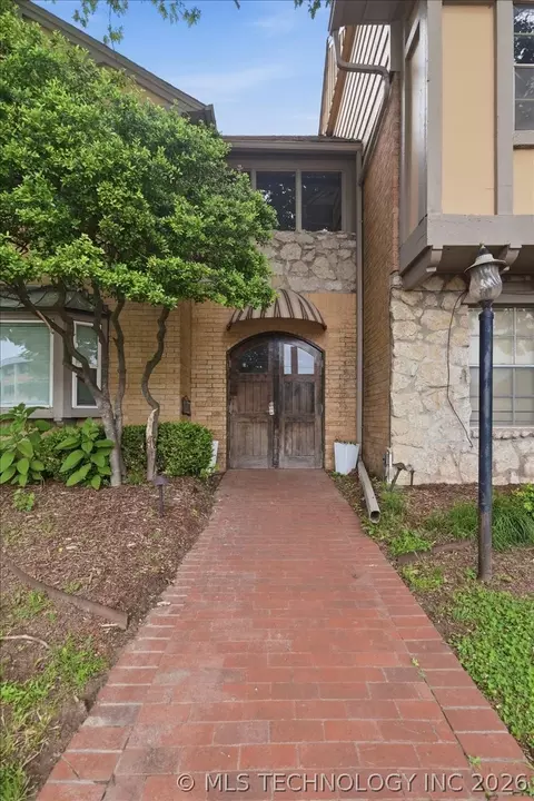 1107 E 45th Place S Su18, Tulsa, OK 74105