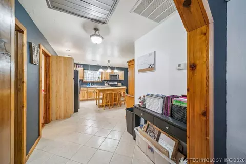 Entry Way - 396 Cherokee Ln, Bluejacket, OK 74333 photo 1 of 1