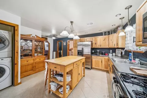 Kitchen - 396 Cherokee Ln, Bluejacket, OK 74333 photo 6 of 8
