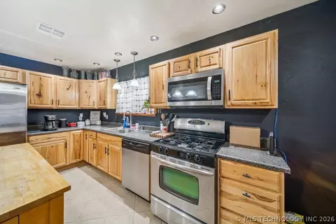 Kitchen - 396 Cherokee Ln, Bluejacket, OK 74333 photo 5 of 8
