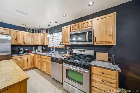 396 Cherokee Ln, Bluejacket, OK 74333 photo 9
