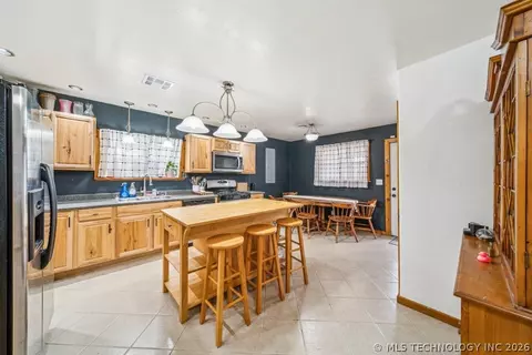 Kitchen - 396 Cherokee Ln, Bluejacket, OK 74333 photo 3 of 8