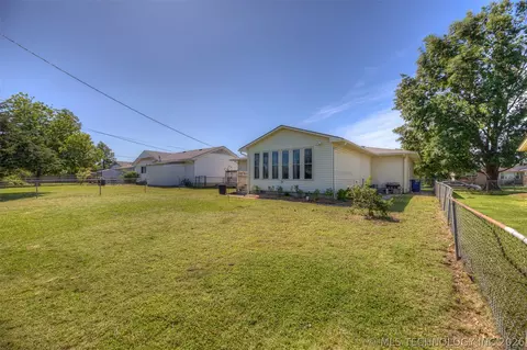 Exterior - 10107 E 22nd Pl, Tulsa, OK 74129 photo 4 of 4